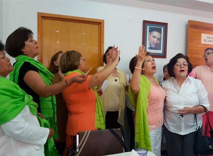 Elenita Herrera quien como Presidenta Diocesana saliente nos brindó su trabajo