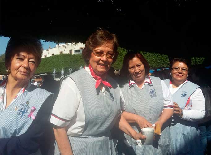 repartimos tamales a las familias